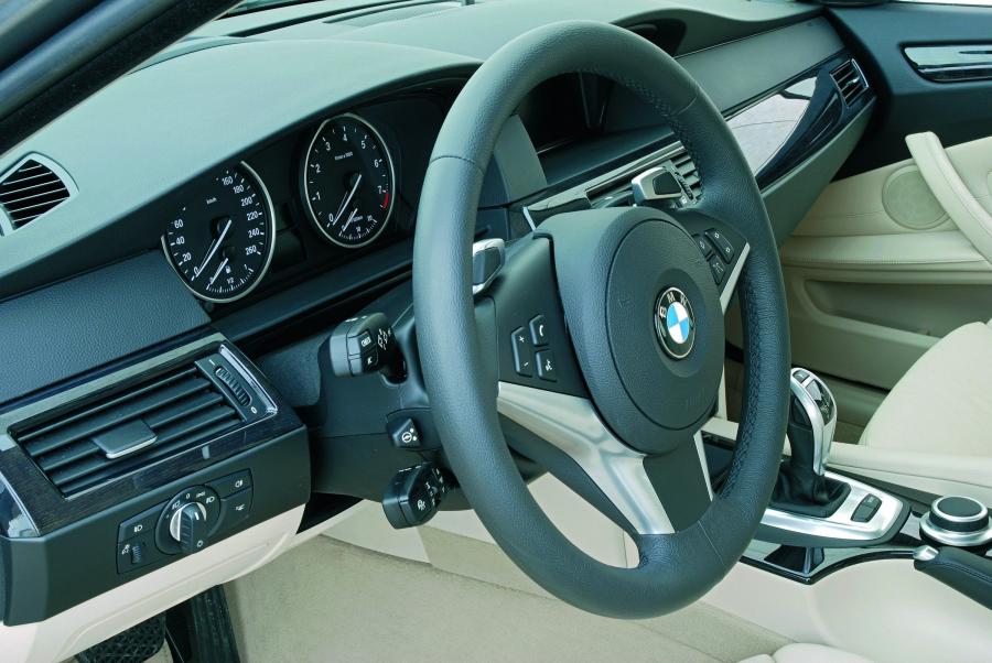  BMW 5-Series 2007 года  (фото 36 из 93)